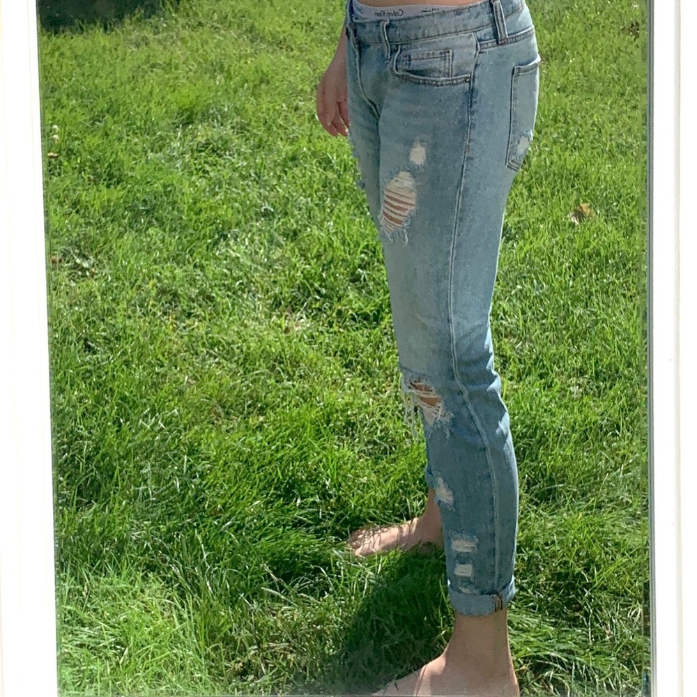 UO • Destroyed Denim - Picture 2 of 3